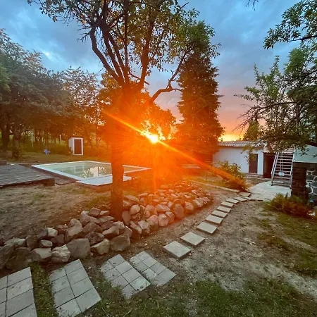 Almas Tanya Vendeghaz Case de vacanță